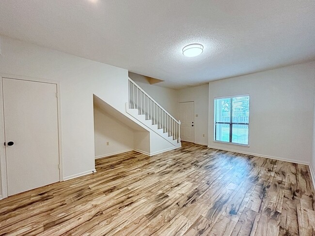 Building Photo - 1 Bedroom Near Local hospitals