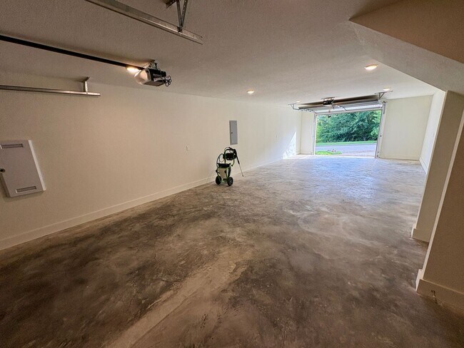 Foto del edificio - 2bd/2ba House with large Garage!
