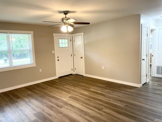 Foto del edificio - Welcome to this charming 2 bedroom, 1 bath...