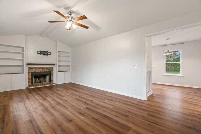 Building Photo - Murfreesboro Main Level Living with Spacio...