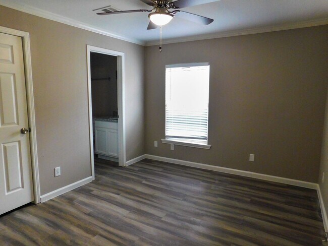 Foto del edificio - Room For Rent
