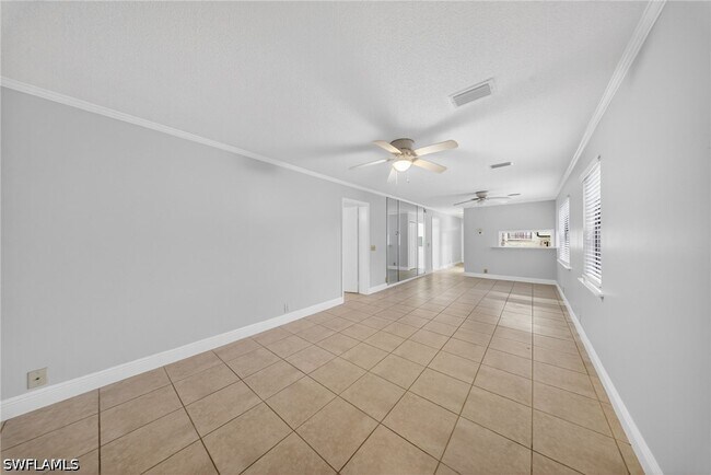Foto del edificio - 5300 Treetops Dr