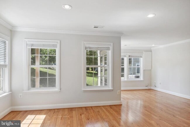 Building Photo - 47581 Royal Burnham Terrace