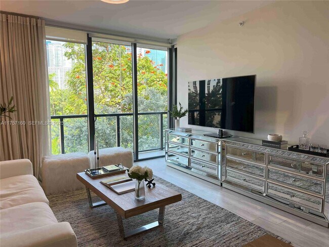 Building Photo - 201 SW 17th Rd