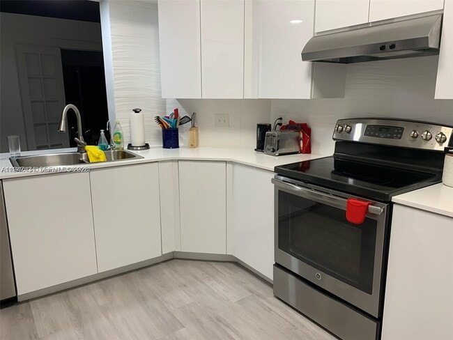 Foto del edificio - 3245 NE 184th St