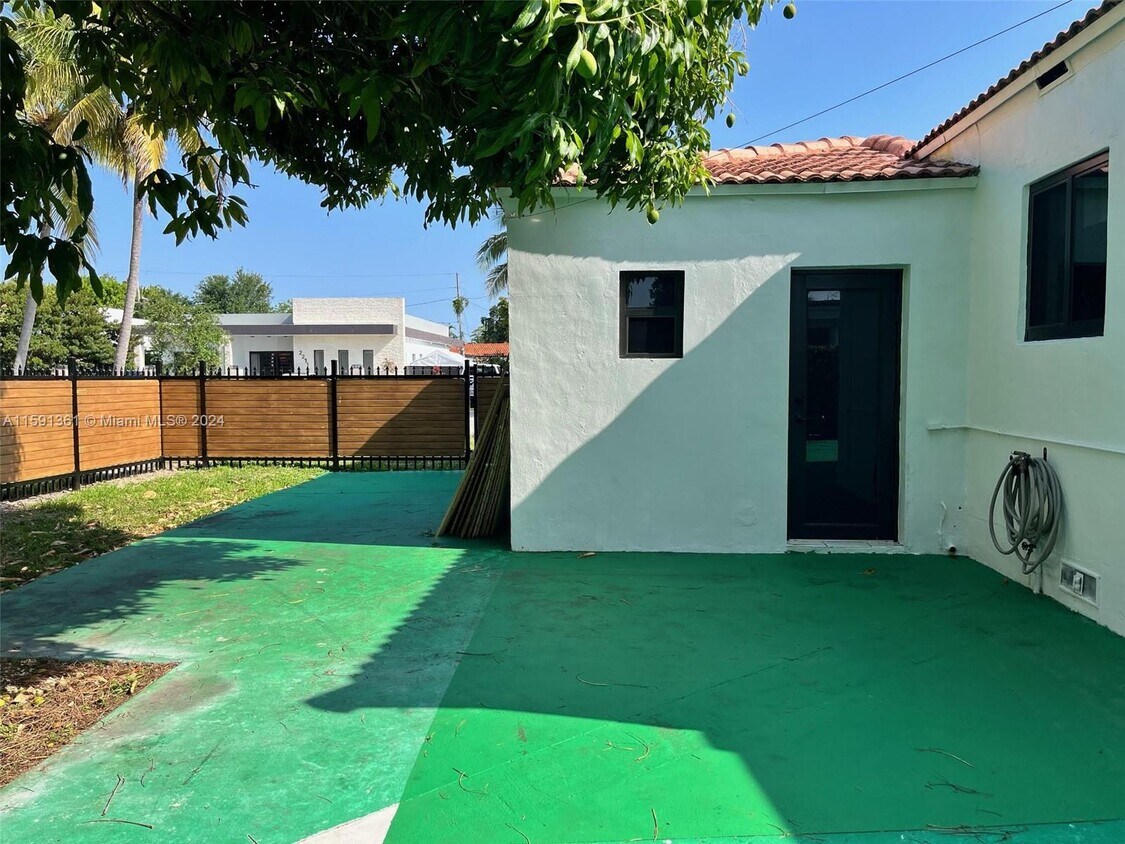 Primary Photo - 2200 SW 24th Ter