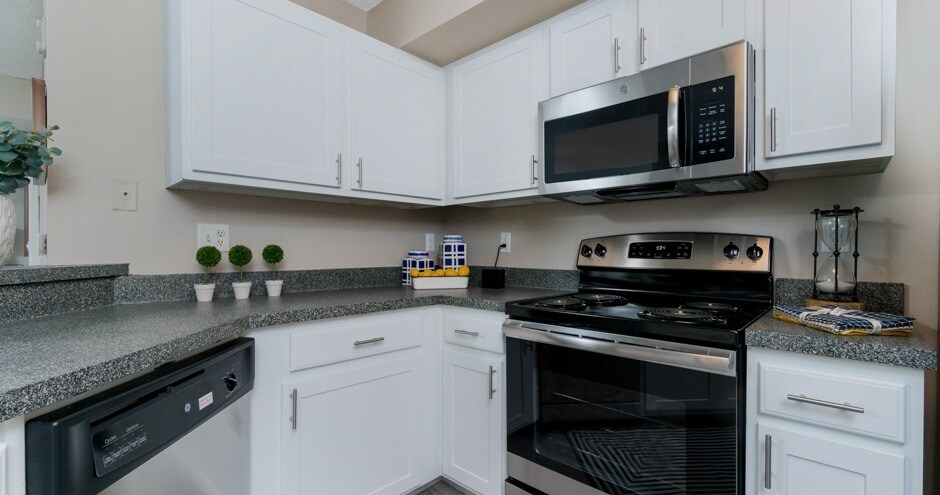 Foto principal - Lakes at North Port Apartments