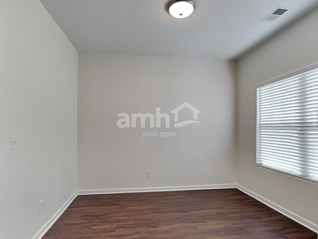 Building Photo - 351 Shady Glen