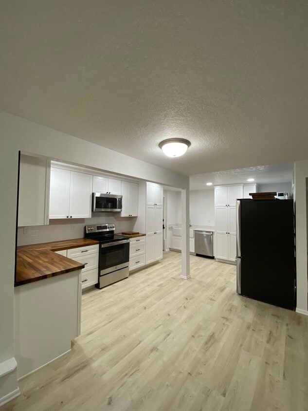 Foto principal - 1321 W 9th St