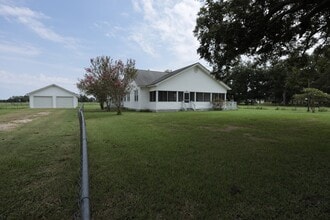 Building Photo - 2389 CR 158