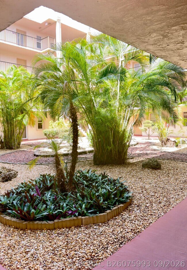 Foto del edificio - 2801 Somerset Dr