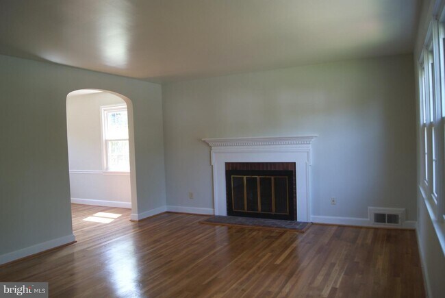 Building Photo - 6101 Brandon Ave