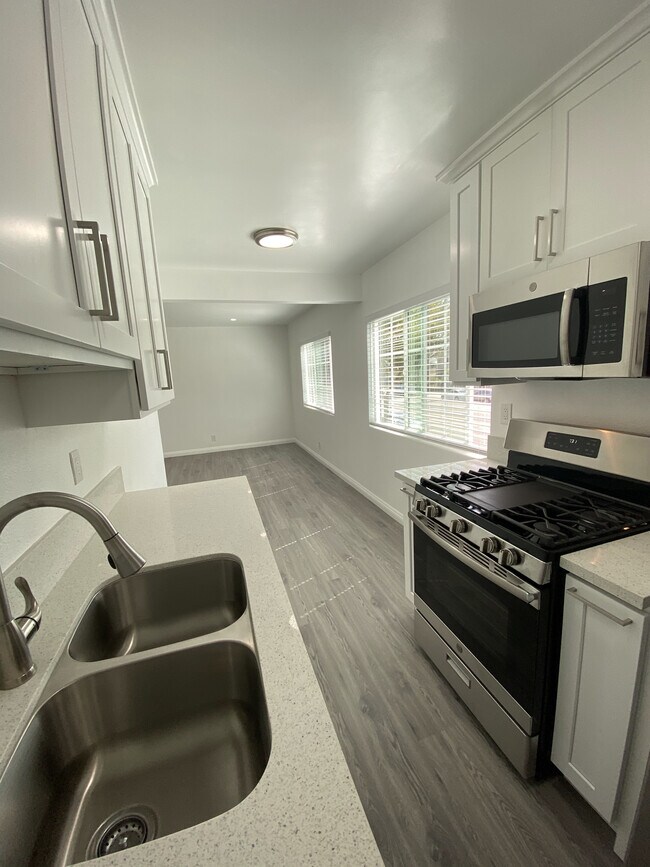 Building Photo - 2513 Grant Ave