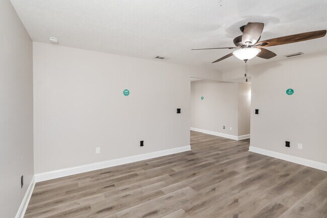 Foto del edificio - 4914 Reagan Ave