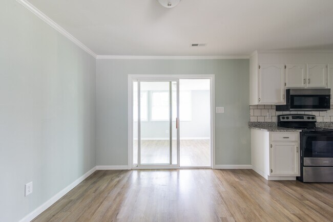 Foto del edificio - 578 Tryon Pl