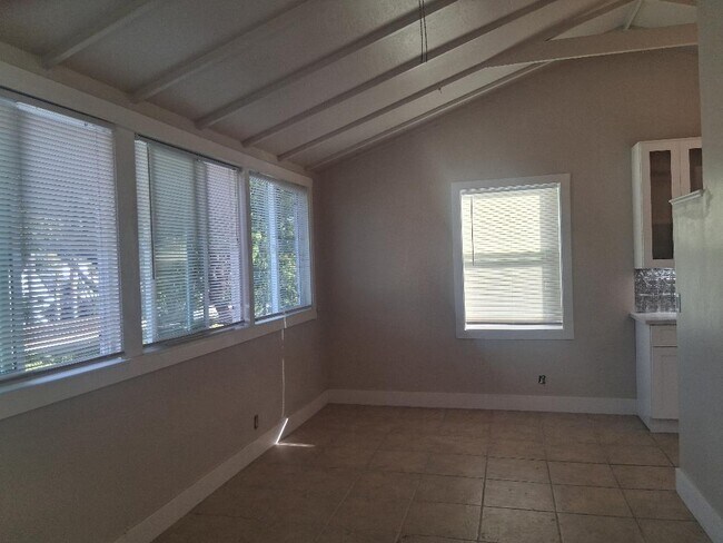 Foto del edificio - 1317 Chanticleer Ave