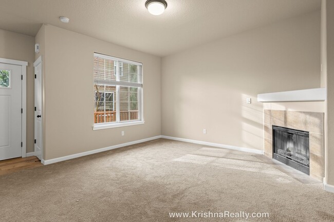 Building Photo - Charming 3 BD* 2.5 BA* Townhome! In Excell...