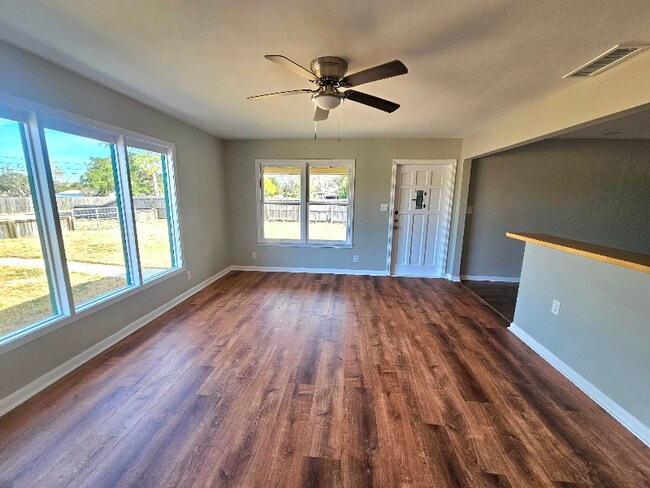 Foto del edificio - 513 Oakdale Dr