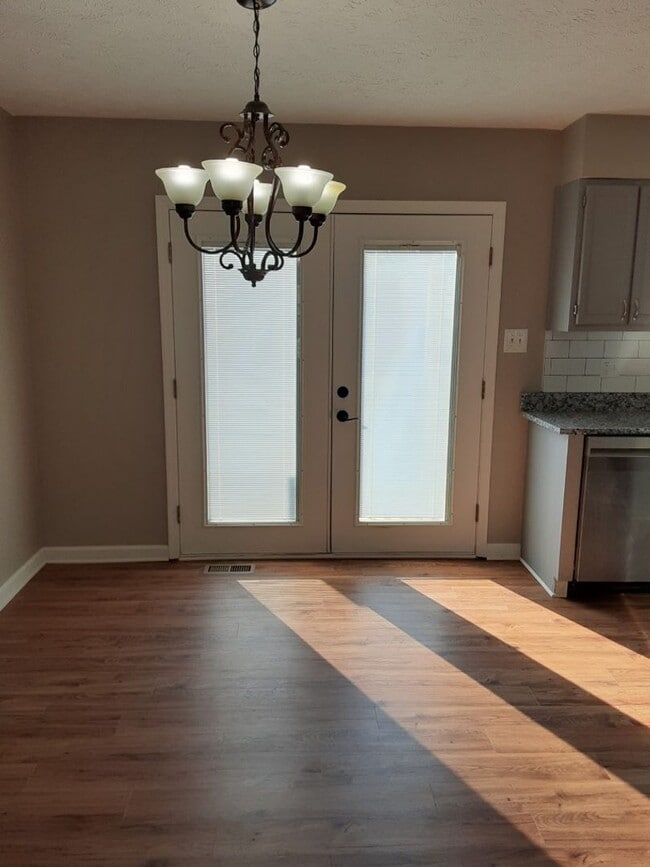 Building Photo - Great Home on corner lot in prime location in Knoxville