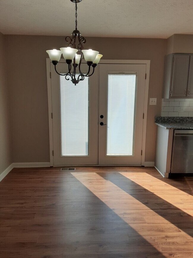 Foto del edificio - Great Home on corner lot in prime location in Knoxville