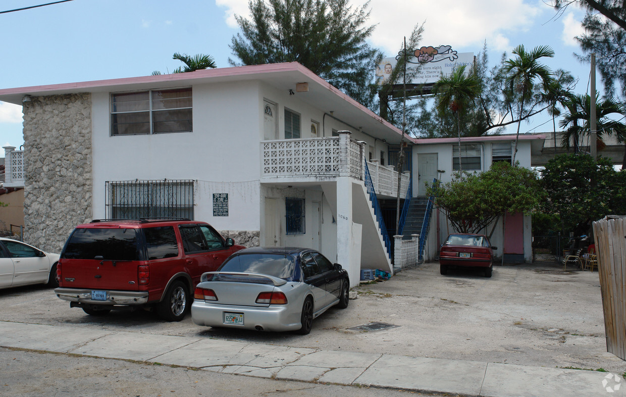 Building Photo - 1060 Spring Garden Rd