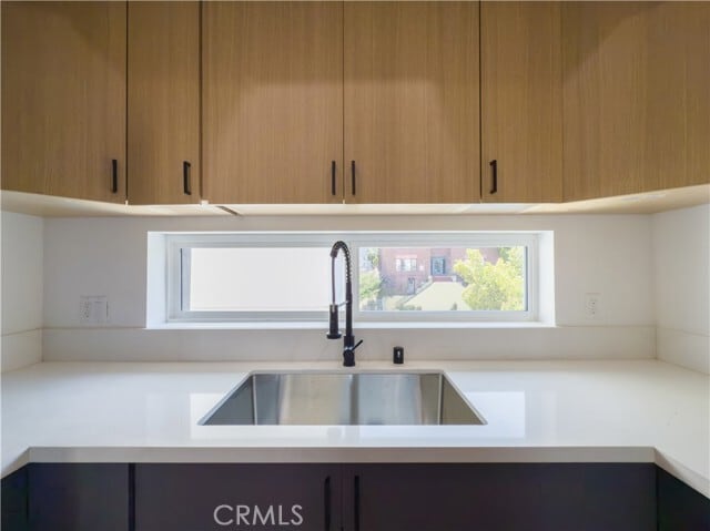 Building Photo - 121 S Coronado St