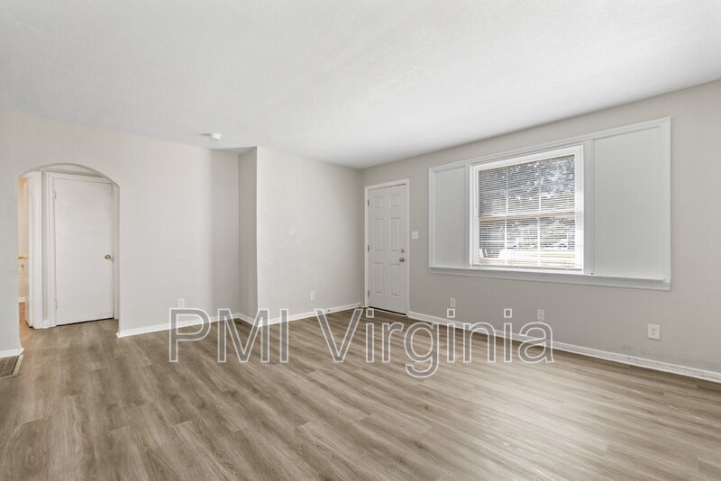 Foto principal - 5368 E Princess Anne Rd