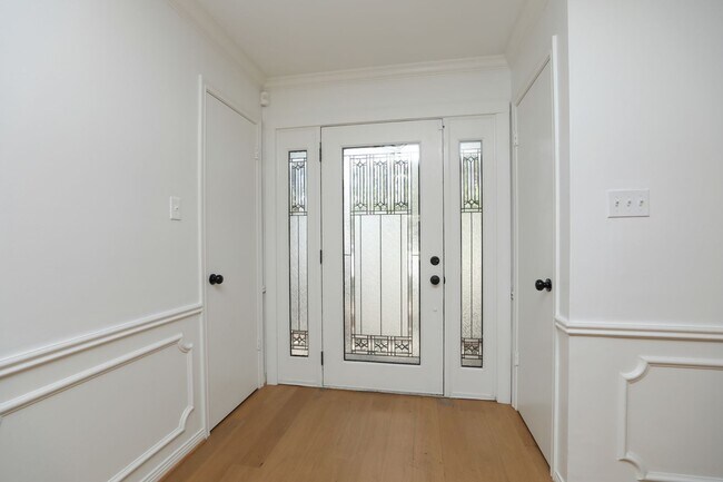 Foto del edificio - For Lease | 5 Bed, 2.5 Bath | 3,094 Sq Ft ...
