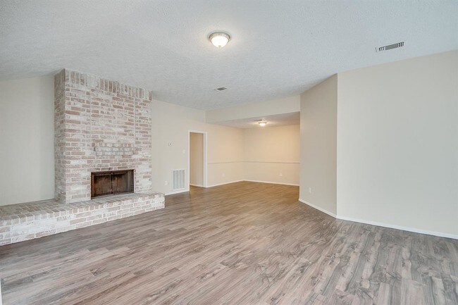 Foto del edificio - 9302 Beringwood Dr