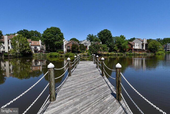 Building Photo - 7604 Lakeside Village Dr