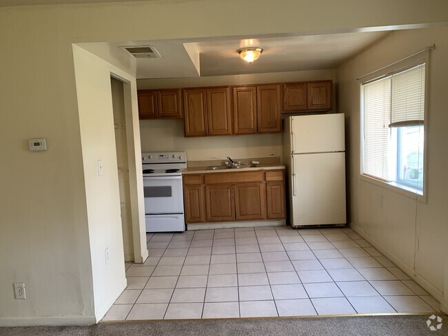 Kitchen - 32264 Oscoda Ct