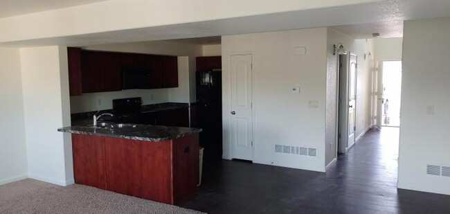 Building Photo - 3 bedroom in Cheyenne WY 82001