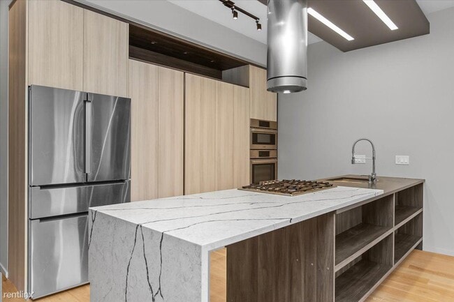 Building Photo - 2 br, 2 bath Condo - 1734 N California Ave