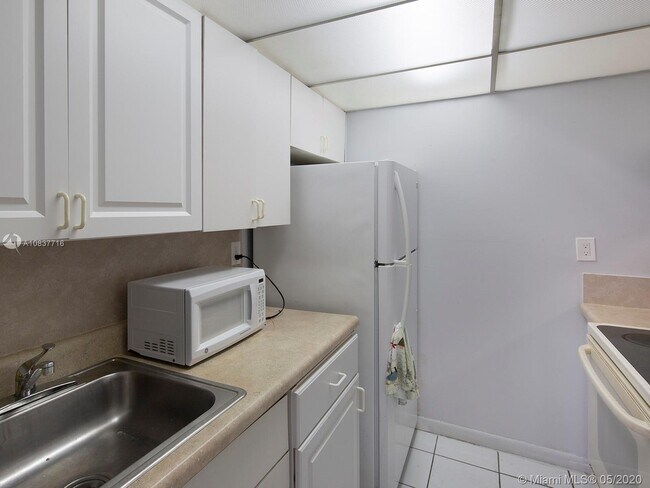 Foto del edificio - 220 NW 107th Ave