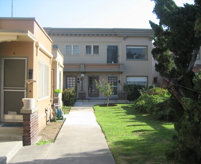 Building Photo - 910 Pine Ave