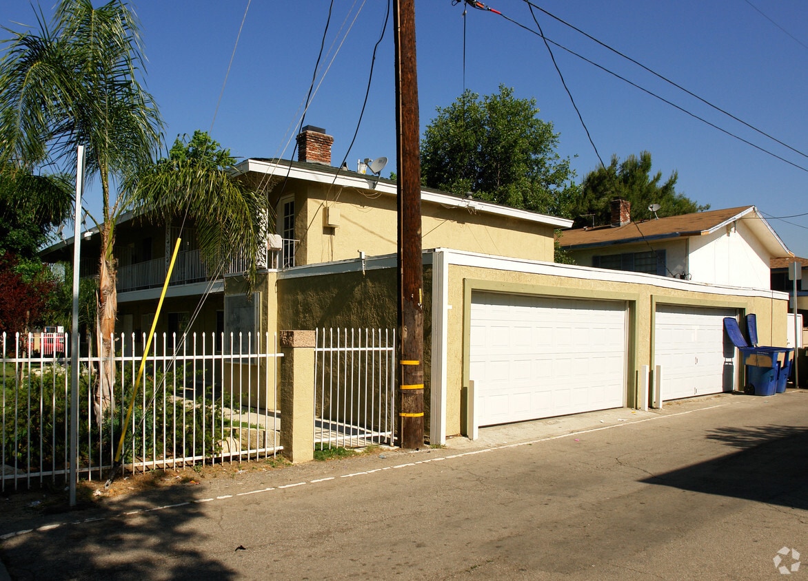 Building Photo - 1849 E Rosewood Ct