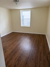 Building Photo - 65 Peter St