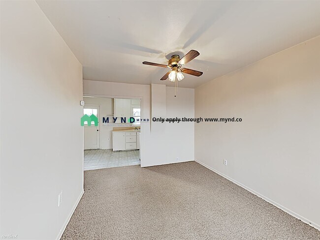 Building Photo - 1 br, 1 bath  - 12 W Washington Ave Apt D