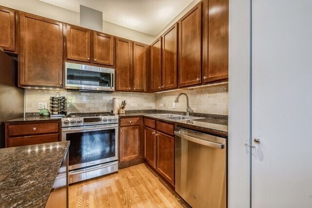 Foto principal - 330 N Clinton St