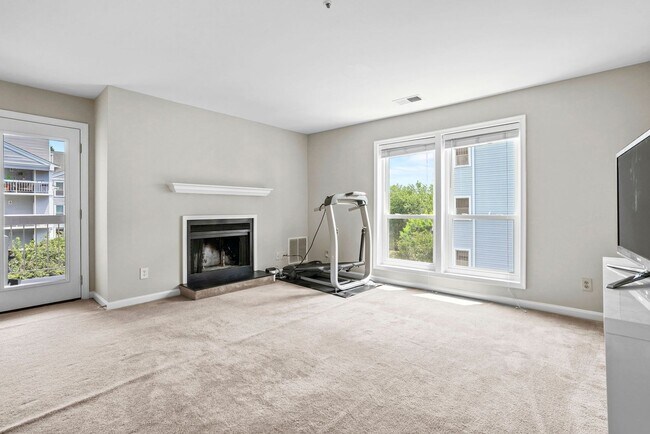 Foto del edificio - 3178 Summit Square Dr