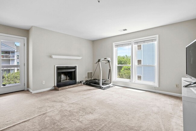 Photo - 3178 Summit Square Dr Apartment