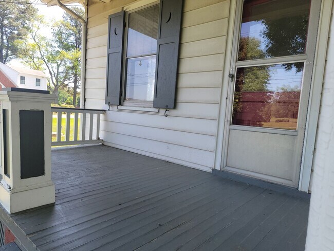 Building Photo - Charming 2-Bedroom Cottage for Rent in Han...