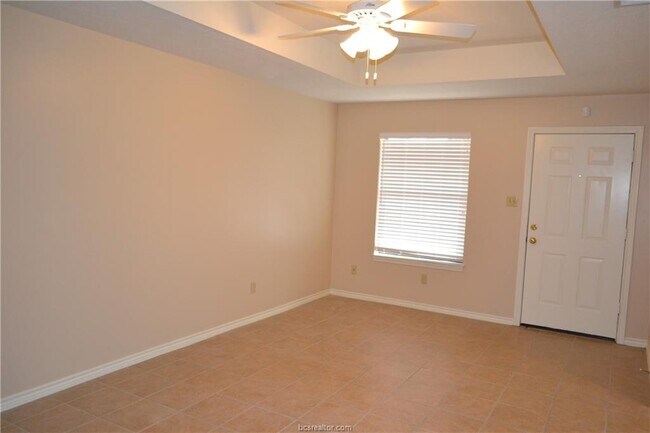 Building Photo - 1818 Woodsman Dr