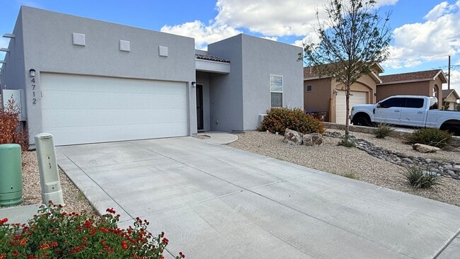 Building Photo - Modern comfort in Del Rey Estates