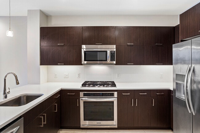 Kitchen with Gas Cooking - 1350 Maryland Ave NE