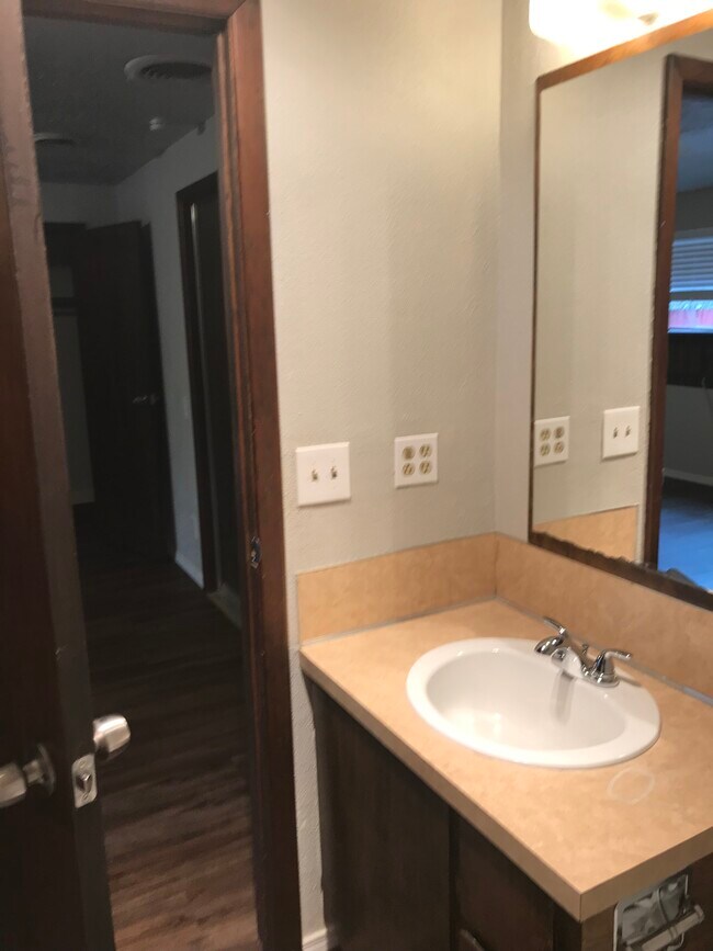 Foto del edificio - 3508 N Collister Dr