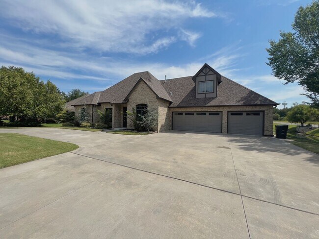 Foto del edificio - Waterfront Gem in Edmond!