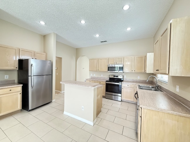 Building Photo - 12859 Enclave Dr