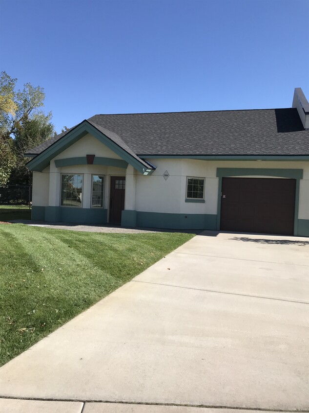 Yard care included - 3202 Lakeview Rd