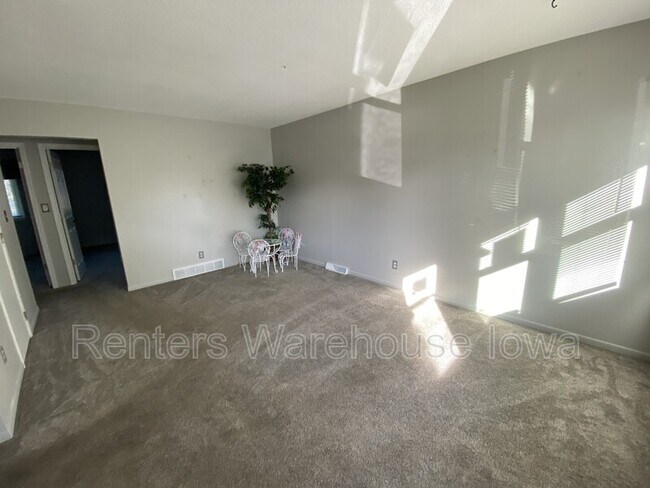 Building Photo - 3312 SE 5th St